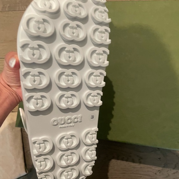 Gucci sandals - Picture 2 of 4